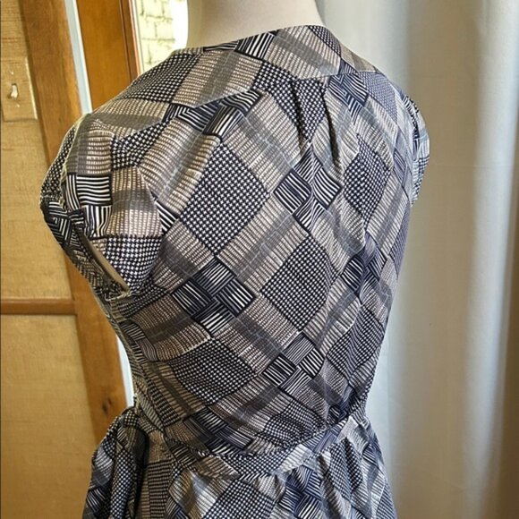 Elegant Black and White Wrap Dress - Picture 8 of 11